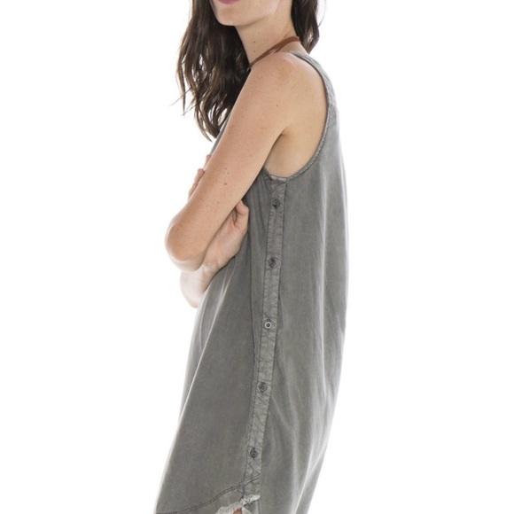 Bella Dahl shift dress with unfinished hem and button sides - Picture 4 of 6